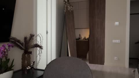 Adel online show from September 17, 3:10 pm