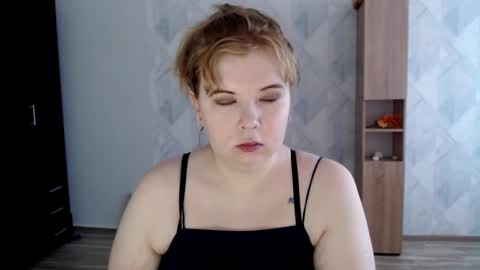 Snapshot of melina_beauty chatting on October 13, 9:45 am Melina online show from October 13, 9:45 am