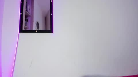 M E L I N A  online show from April 13, 9:04 pm