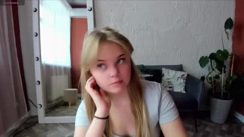 Snapshot of melissa_199 chatting on October 6, 10:32 am Sophia online show from October 6, 10:32 am