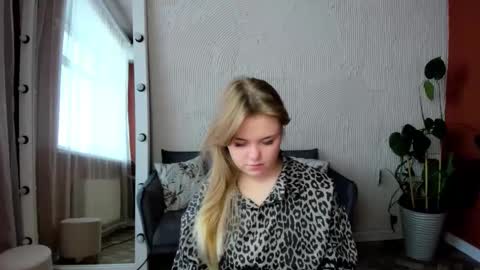Snapshot of melissa_199 chatting on October 2, 11:15 am Sophia online show from October 2, 11:15 am