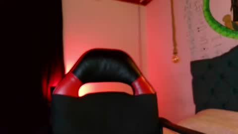 michell online show from April 22, 2:52 am