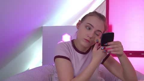 MelissaBerry online show from June 7, 7:59 am