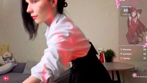 mellhyees online show from November 17, 5:02 pm