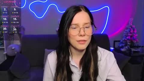 mellhyees online show from January 14, 5:40 pm