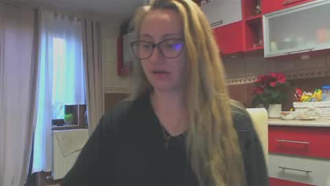 Snapshot of melly_rosey chatting on December 16, 7:58 am Melly online show from December 16, 7:58 am