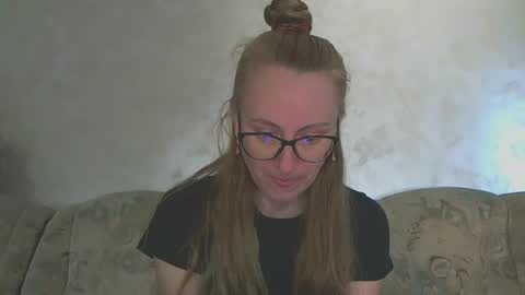 Snapshot of melly_rosey chatting on January 25, 11:35 am Melly online show from January 25, 11:35 am
