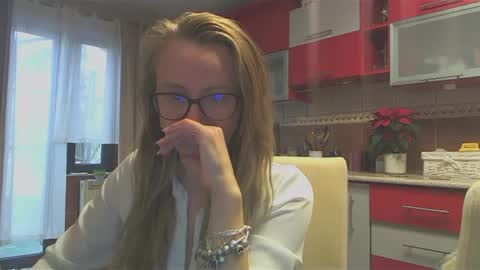 Snapshot of melly_rosey chatting on December 5, 12:33 pm Melly online show from December 5, 12:33 pm