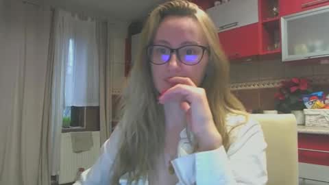Snapshot of melly_rosey chatting on December 10, 7:58 am Melly online show from December 10, 7:58 am