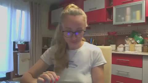 Snapshot of melly_rosey chatting on February 13, 7:35 am Melly online show from February 13, 7:35 am