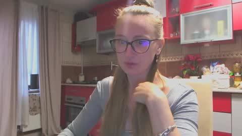 Snapshot of melly_rosey chatting on January 27, 7:35 am Melly online show from January 27, 7:35 am