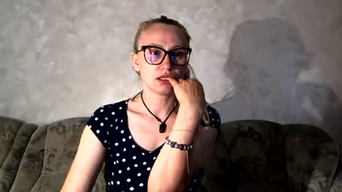 Melly online show from June 14, 1:33 pm