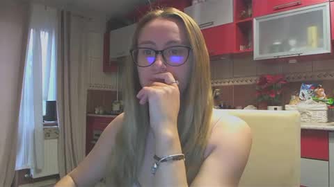 Snapshot of melly_rosey chatting on January 21, 7:47 am Melly online show from January 21, 7:47 am