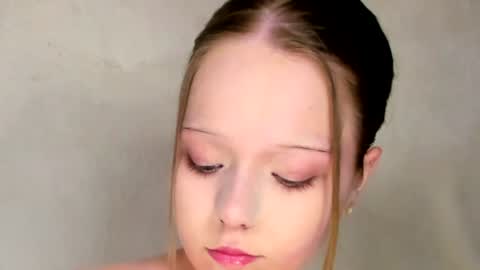 MelMooon online show from July 9, 9:50 pm