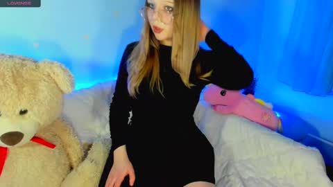 MelMooon online show from February 26, 8:35 pm