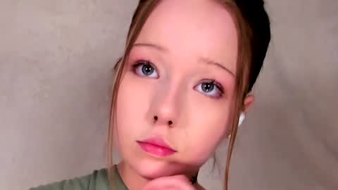 MelMooon online show from June 14, 10:21 pm