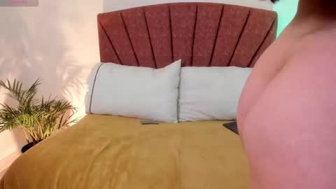  Leslie  online show from September 22, 10:57 am