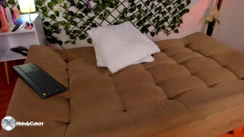Snapshot of melody_cute10 chatting on February 27, 2:43 pm melody_cute10 online show from February 27, 2:43 pm