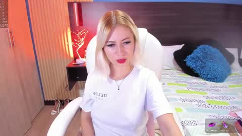 Snapshot of melody_starr chatting on February 19, 5:27 am melody_starr online show from February 19, 5:27 am