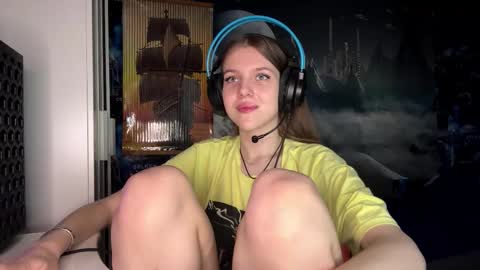 Hi Im Aria 18 years old online show from November 20, 12:28 pm