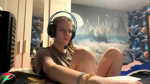 Snapshot of melonygriffen chatting on October 15, 2:19 pm Hi Im Aria 18 years old online show from October 15, 2:19 pm