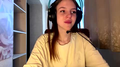 Snapshot of melonygriffen chatting on October 3, 2:22 pm Hi Im Aria 18 years old online show from October 3, 2:22 pm