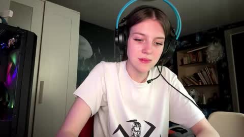 Snapshot of melonygriffen chatting on September 25, 12:04 pm Hi Im Aria 18 years old online show from September 25, 12:04 pm