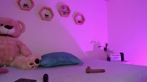 Snapshot of mencia_sharmaa chatting on March 1, 1:22 am Menca of your love online show from March 1, 1:22 am