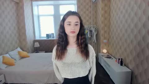 Julie online show from October 4, 9:15 am