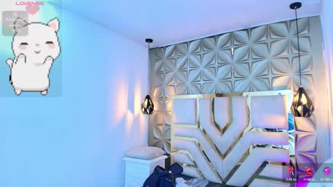 Snapshot of meraki_fraise chatting on September 21, 8:40 pm online show from September 21, 8:40 pm