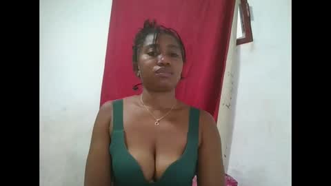 Snapshot of meraldaaaa chatting on October 1, 5:56 am meraldaaaa online show from October 1, 5:56 am