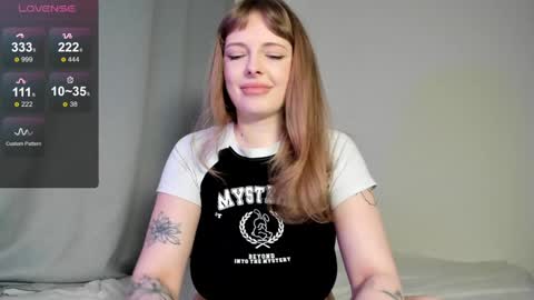 mercedescutee online show from January 11, 1:22 pm