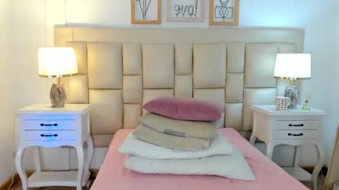 Snapshot of meredit_lane chatting on February 13, 2:56 am online show from February 13, 2:56 am