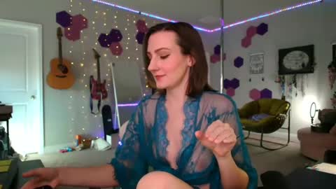 Meredith Bae online show from December 6, 10:40 pm