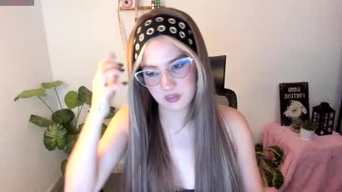 laura 3 i am independent model online show from October 29, 1:47 pm