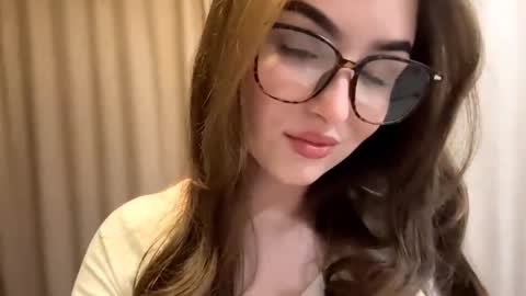 Snapshot of meridethvilca chatting on October 8, 6:34 pm Rina online show from October 8, 6:34 pm