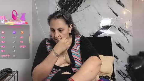 Snapshot of merlyna_goldens chatting on October 6, 11:20 pm My next birthday is December 11th. online show from October 6, 11:20 pm