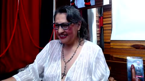 Snapshot of merlyna_goldens chatting on December 19, 3:18 am My next birthday is December 11th. online show from December 19, 3:18 am