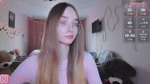 Sara online show from April 22, 2:25 pm