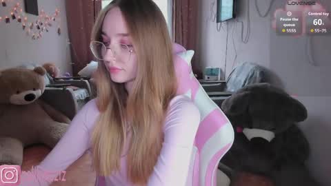 Sara online show from April 23, 2:19 pm