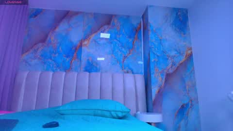 Emi online show from April 25, 7:11 pm