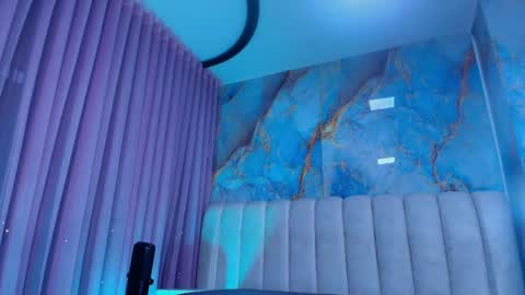 Emi online show from April 8, 7:27 pm