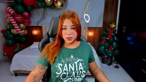 Snapshot of mia_18v chatting on December 22, 7:52 pm Violett online show from December 22, 7:52 pm