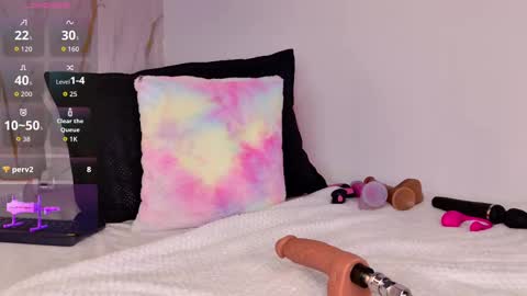 Snapshot of mia__099 chatting on October 4, 8:13 pm Mia Blonde online show from October 4, 8:13 pm