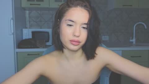 Snapshot of mia___lunaa chatting on February 25, 2:36 am Mia online show from February 25, 2:36 am