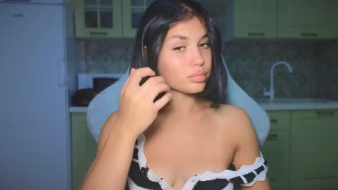 Snapshot of mia___lunaa chatting on September 21, 8:29 pm Mia online show from September 21, 8:29 pm