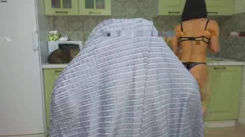 Mia online show from April 27, 8:28 pm