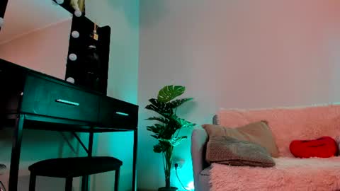 Mia  Milan online show from July 26, 5:15 am