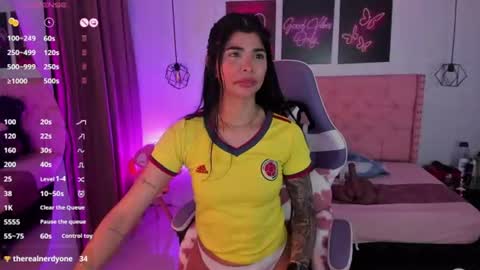Mia online show from June 11, 6:27 pm