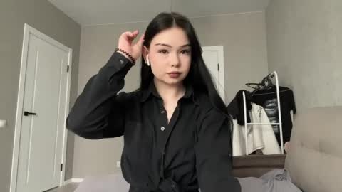 Mia online show from April 19, 8:58 am